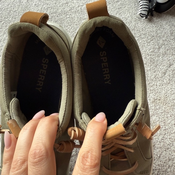 Brand new Sperry Olive Green Canvas Sneakers size 8 women - Picture 3 of 3